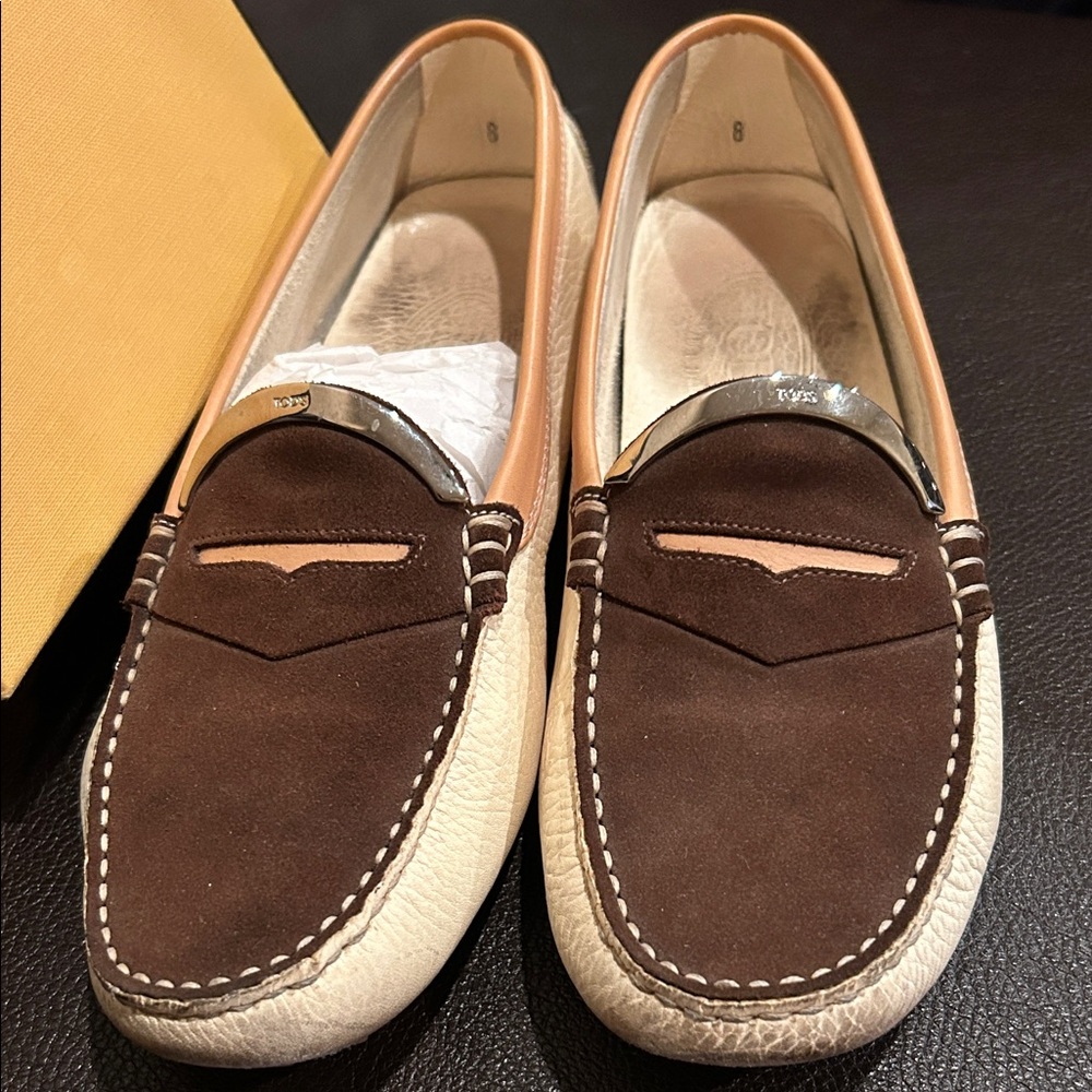 Tod's Two-Tone Brown and Cream Loafers - Picture 3 of 5